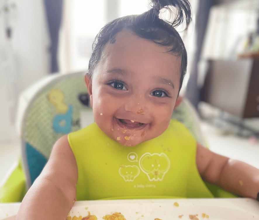 Baby_eating_food